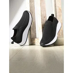 K Footlance Men Lightweight Slip-On Sneakers