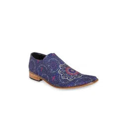 Kanvas Men Printed Slip-On Shoes
