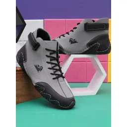 Kerzl Men Synthetic Sneakers