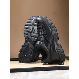 knoos Women Textured Water Repellent Upper Mesh Sneakers