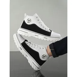 Kook N Keech Men Colourblocked Sneakers