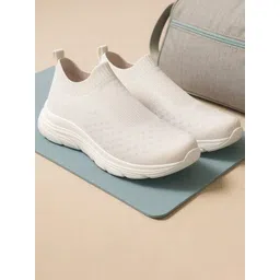 KRAASA Men Mesh Walking Non-Marking Shoes