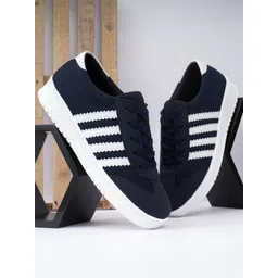 LeatherKraft Men Lightweight Striped Lace-Up Sneakers