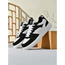 Lejano Men Colourblocked Sneakers