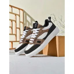 Lejano Men Colourblocked Sneakers