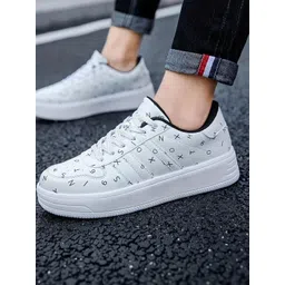 Lejano Men Printed Sneakers