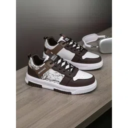 Lejano Men Printed Sneakers