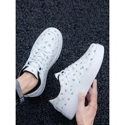 Lejano Men Printed Sneakers