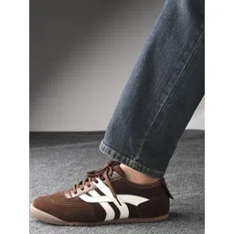 <p>A pair of brown textured round toe casual sneakers with regular styling has a lace-up c