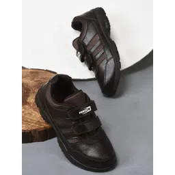 Liberty Unisex Textured Round Toe Lightweight Sneakers