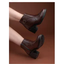 Lightweight & Trending Boots For Women