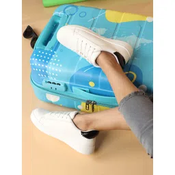 Longwalk Women Perforated Sneakers