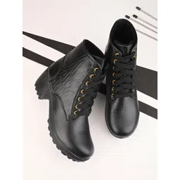 Longwalk Women Textured Heeled Mid-Top Chunky Boots