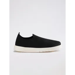 Lotto Men Textured Slip-On Black Sneakers