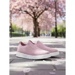 Lotto Women Textured Leather Slip-On Sneakers