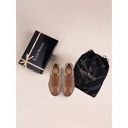 LOUIS STITCH Men Colourblocked Round Toe Lace-Ups Sneakers