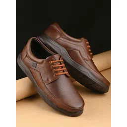 Mactree Men Leather Textured Lace-Ups Round Toe Sneakers
