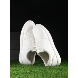 Mast & Harbour Men White Round Toe Lightweight Sneakers