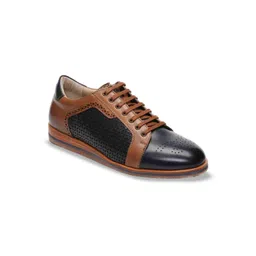 mccoy Men Colourblocked Massage Footbed Round Toe Leather Sneakers