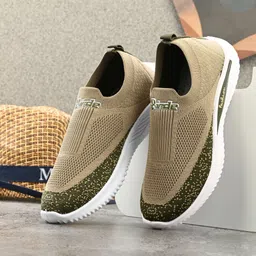 Men Casual Shoes Lightweight Flyknit Upper Slip on Shoes Sneakers For Women