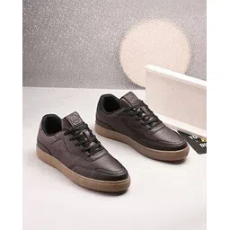 Men Low-Top Lace-Up Sneakers