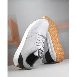 Men Low-Top Lace-Up Sneakers