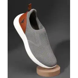 Men Low-Top Slip-On Sneakers