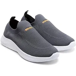 Men Pull On Running Shoes