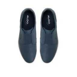 Men Round-Toe Casual Shoes with Slip-On 