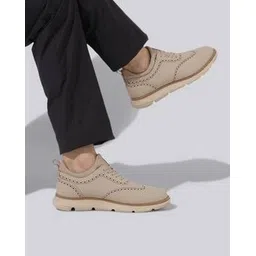 Men Round-Toe Lace-Up Sneakers