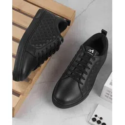 Men Round-Toe Lace-Up Sneakers