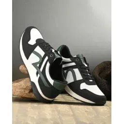 Men Round-Toe Lace-Up Sneakers