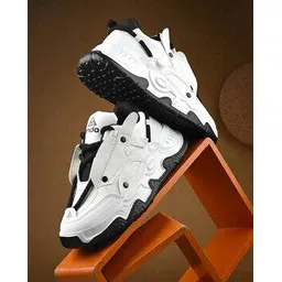 Men Round-Toe Lace-Up Sneakers