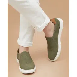 Men Round-Toe Slip-On Casual Shoes