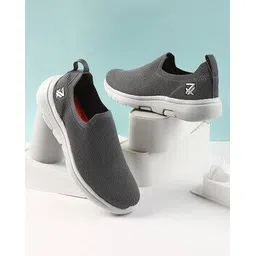 Men Round-Toe Slip-On Walking Shoes