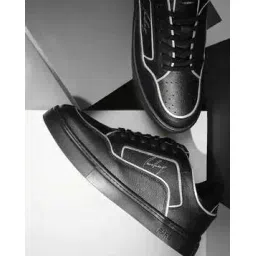 Men Round-Toe Sneakers with Lace Fastening 