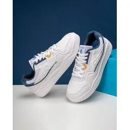 Men Round-Toe Sneakers with Lace Fastening