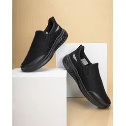 Men Slip-On Sports Shoes with Mesh upper