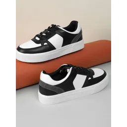 Metro Men Lace-Ups Sneakers