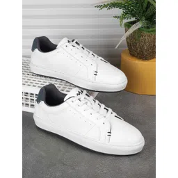 Metro Men Sneakers