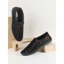 Metro Men Striped Leather Slip-On Sneakers