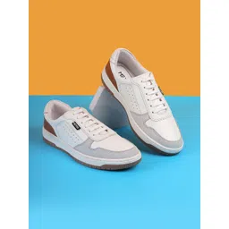 Metro Men White Sneakers