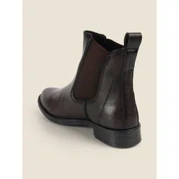 Metro Women Block-Heeled Chelsea Boots
