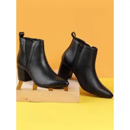 Metro Women's Black Casual Booties