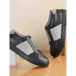 Metro Women's Black Casual Sneakers