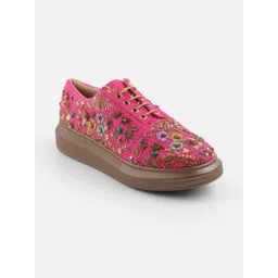 Mochi Fashion Women Woven Design Sneakers