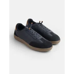 Mochi Men Round Toe Sneakers