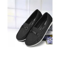 Mochi Women Slip-On Round Toe Sneakers