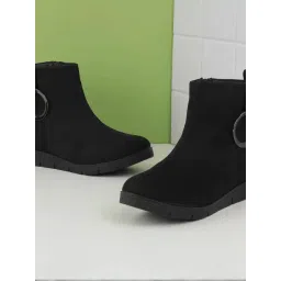 Mochi Women's Black Chelsea Boots