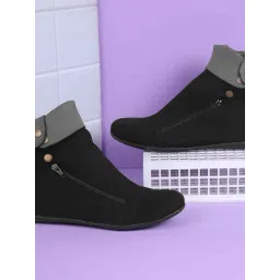 Mochi Women's Black Snow Boots